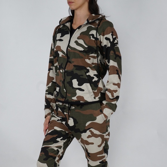Hooded camouflage jacket with pockets - Picture 1 of 4